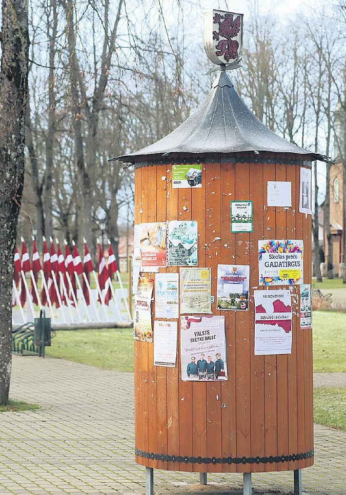 Afišu stabs pie Jaunjelgavas kultūras centra sniedz ieskatu dinamiskajā Aizkraukles novada kultūras dzīvē. Arī aptaujātie Jaunjelgavas iedzīvotāji atzīst, ka ir, no kā izvēlēties. Gadā visā novadā notiekot aptuveni tūkstoš pasākumu, kuru rīkošanā iesaistās pašvaldības kultūras centri, un to vadītājas uzsver - pagastu iedzīvotājiem ir ļoti svarīgi, ka nozīmīgākos cenšas apmeklēt novada domes un kultūras pārvaldes vadība, kā arī domes deputāti. Šādi nelieli uzmanības apliecinājumi esot viena no sastāvdaļām, kas pamazām veido arī kopīgo novada izjūtu.