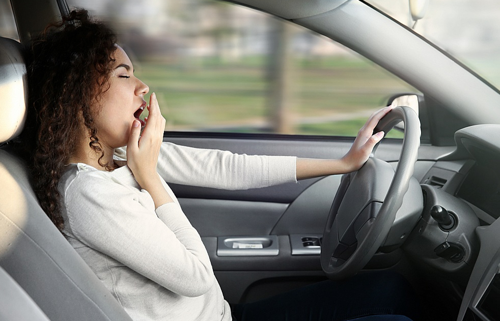 Pastiprināta miegainība pie auto stūres var būt bīstama.