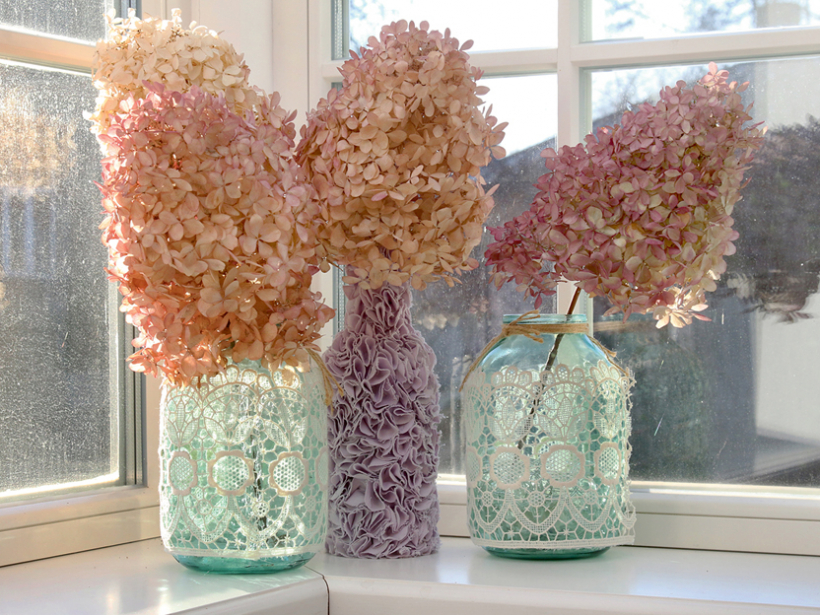 Burkas ar mežģīnīti.