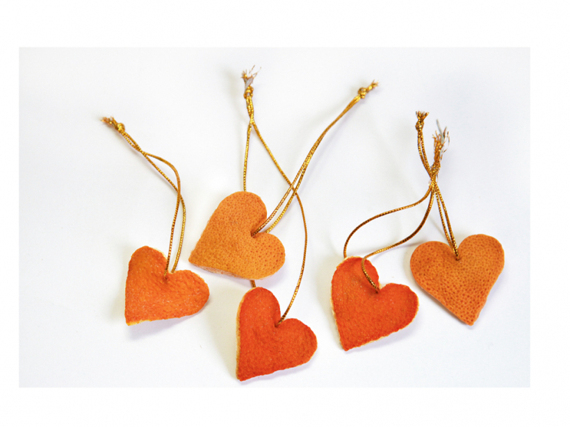 Sirsniņas no apelsīnu miziņām.