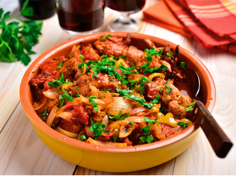 Šmorēts trusis ar āboliem.