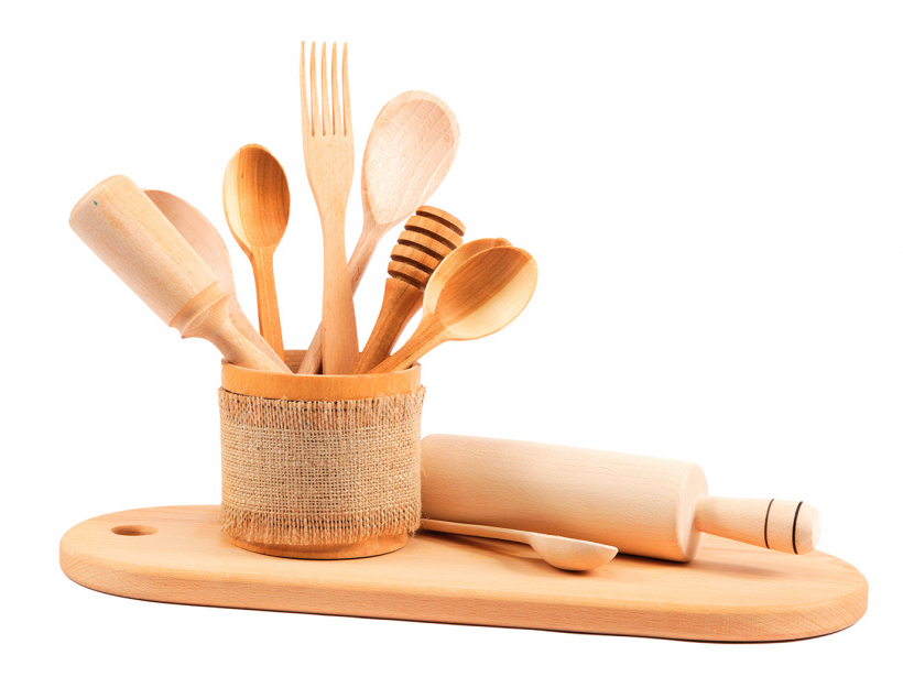 Virtuves piederumi no koka.