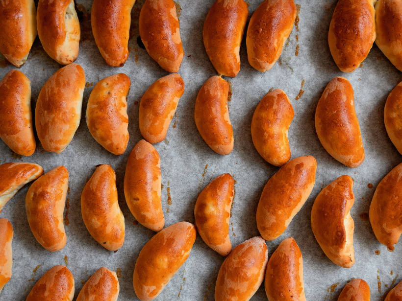 Rauga mīklas pīrādziņi.