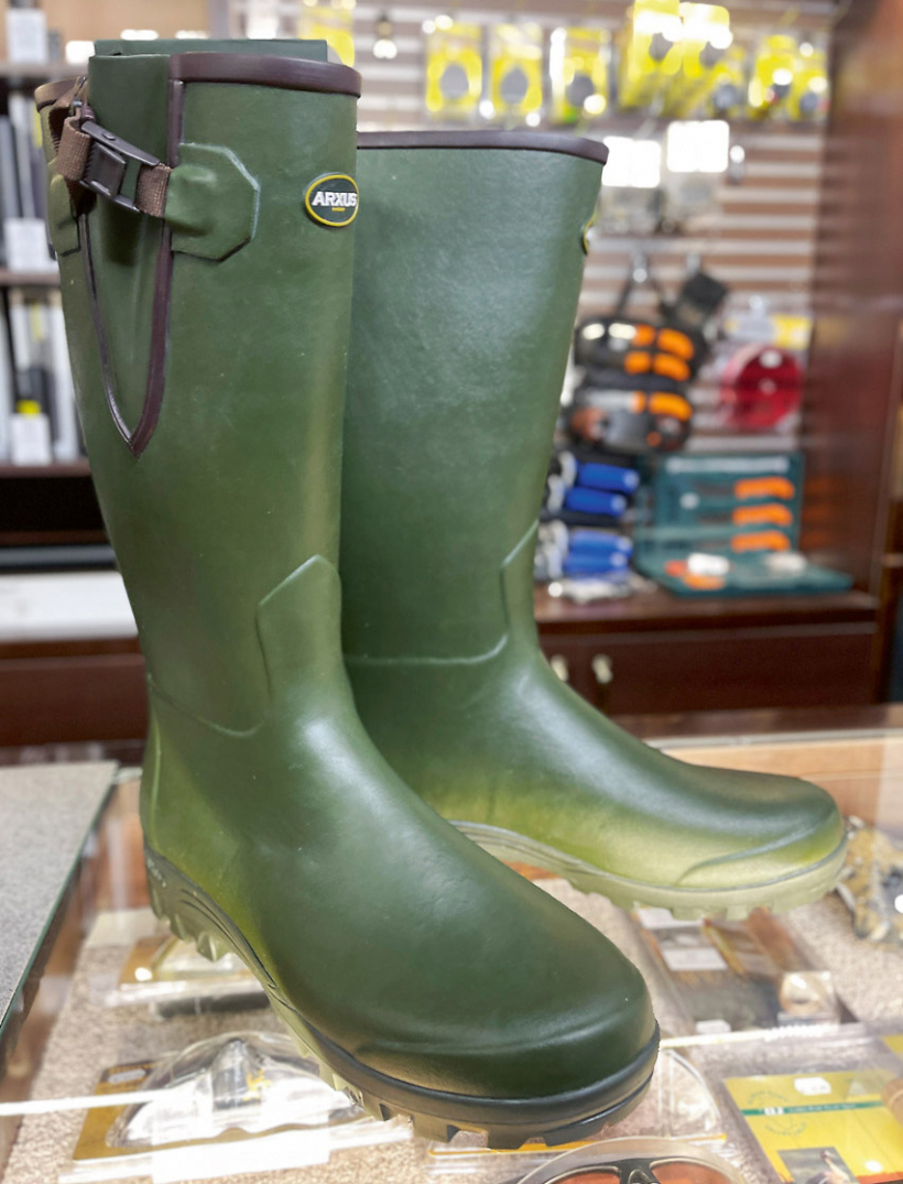 Modelis "Pioneer Nord" ar neoprēna oderi trīs milimetru biezumā.