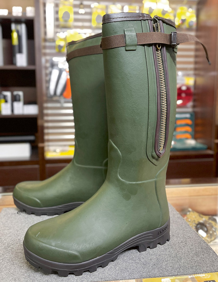 Modelis "Primo Nord" ar neoprēna oderi trīs milimetru biezumā.