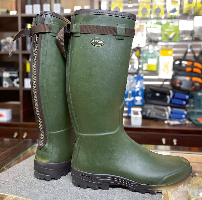 Modelis "Primo Nord Zip" ar neoprēna oderi četru milimetru biezumā.