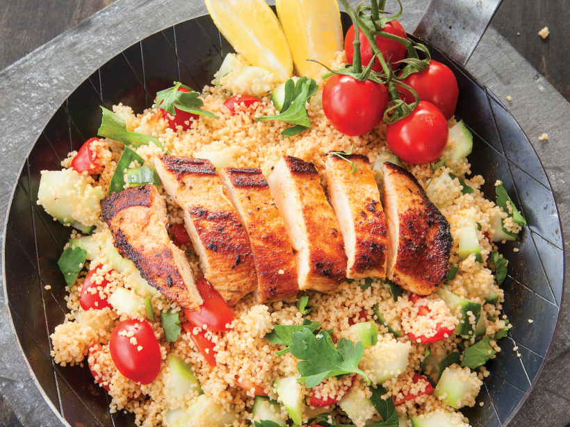 Kuskusa salāti ar vistu.