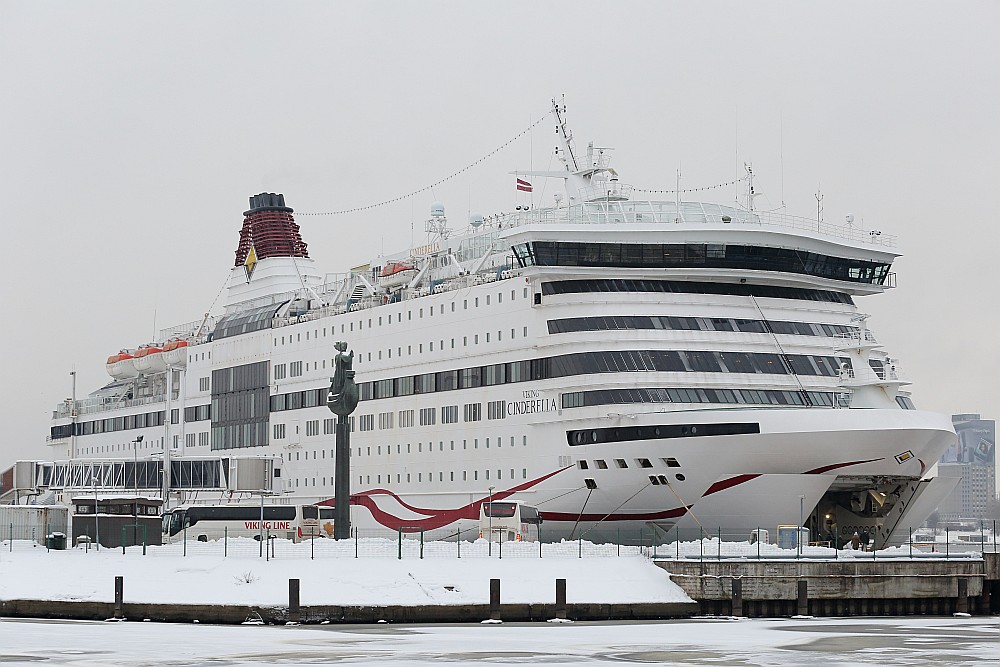Rīgas ostā piestājis 12 klāju pasažieru kuģis “Viking Cinderella”.