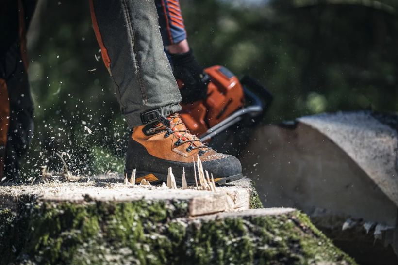 "Husqvarna" aizsargaprīkojums ziemā: Kā izvēlēties piemērotu darba apģērbu.