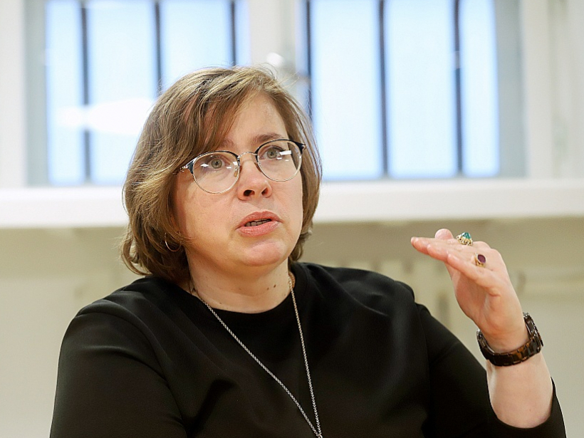 Igaunijas Izglītības un pētniecības ministrijas pārstāve Ulle Matsina uzsver, ka skolu kvalitāte pirmkārt ir to dibinātāju, tātad lielākajā daļā gadījumu pašvaldības atbildība.