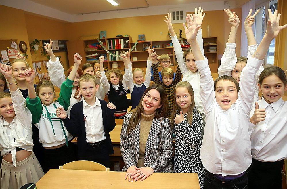Rīgas Anniņmuižas vidusskolas skolotāju Jekaterīnu Meļeško skolēni ļoti mīl.