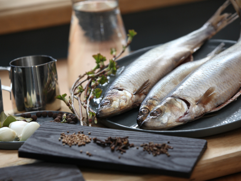 Sāls ietekmē zivs audos samazinās mitruma daudzums, tie kļūst blīvāki.