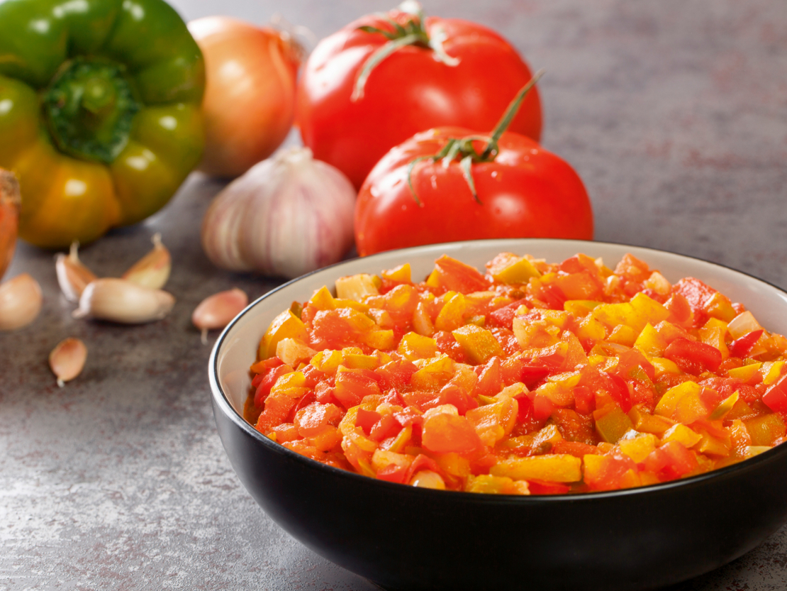 Sofrito - šo ķiploku, sīpolu, tomātu un olīveļļas kombināciju citās kultūrās izmanto kā maltītes pamatbāzi.