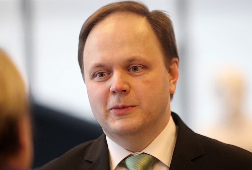 Ilmārs Poikāns: "Dažreiz izskaidrojums ir vienkāršs – gan jau izies cauri kā parasti, nav ko pūlēties ar pamatojumu, jo "bauri" sagremos. Ka tik vairāk naudas nāk budžetā. Miljonu pie miljona neliksi, pie miljarda netiksi."