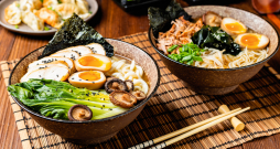 Rāmens – japāņu nacionālajai virtuvei raksturīgais buljons ar nūdelēm, gaļu, dārzeņiem, olu un citām sastāvdaļām – ir viena no populārākajām zupām pasaulē.