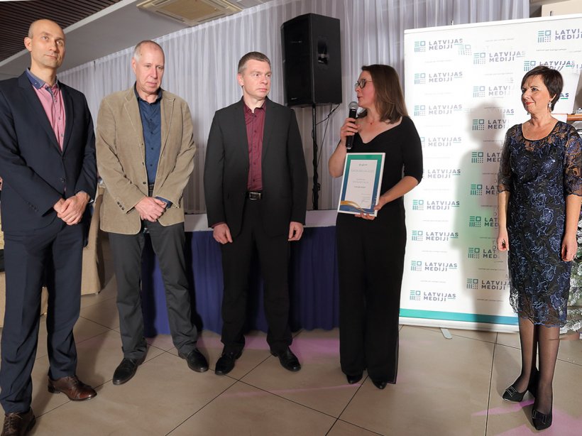 Par Sociālo tīklu čempionu atzīta laikraksta Latvijas Avīze komanda. Autori ik dienu ne vien veido rakstus avīzei, bet arī atrod laiku aktīvai saziņai ar lasītājiem sociālajos tīklos.