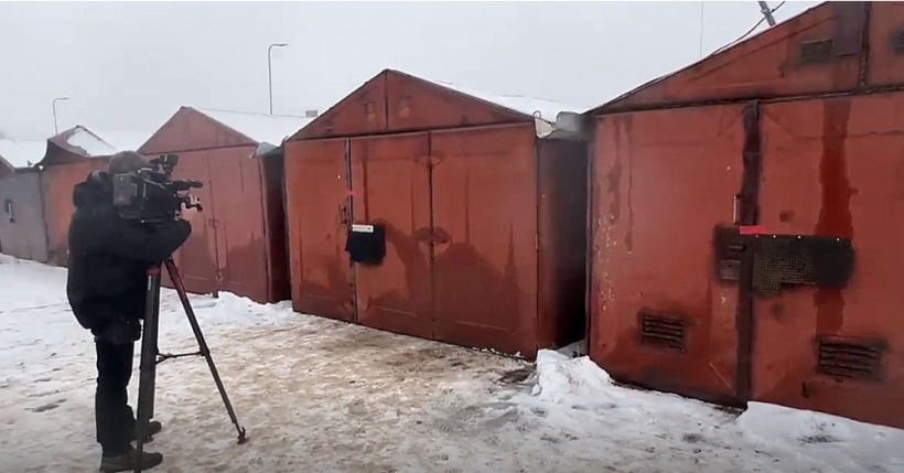 Garāžas, kurās nolaupītājs turēja deviņus gadus veco Agotu.