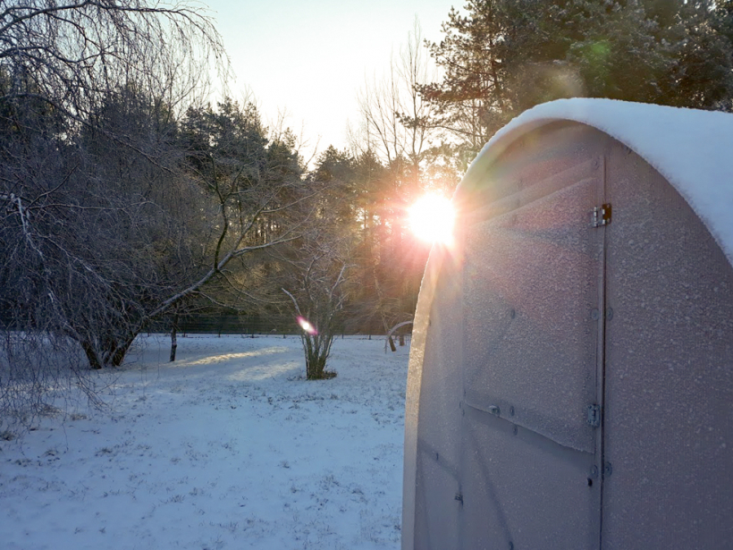 Jo mazāk atsevišķu detaļu un to stiprinājumu, jo stabilāka sniegā būs būve.