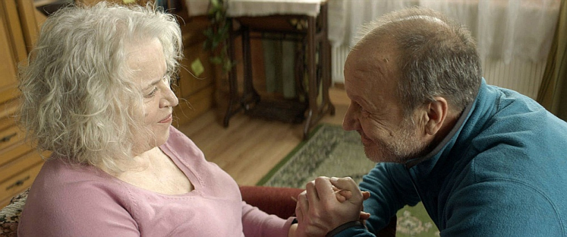 Indra Burkovska un Jānis Jarāns Alvīnes un Ernesta tēlos.