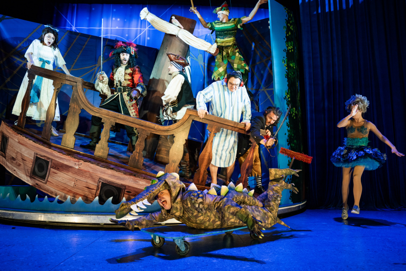 Izrāde "Pīters Pens saiet sviestā".