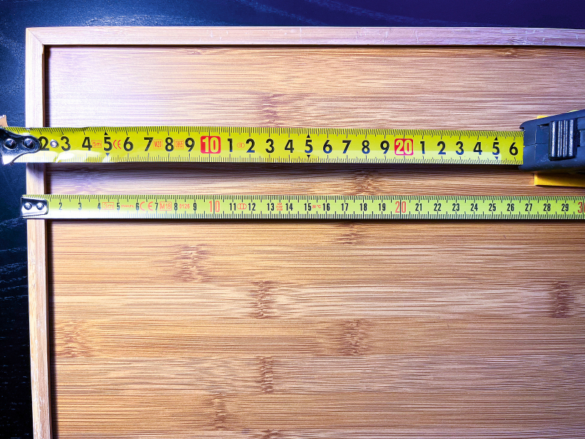 Mērlentēm, kurām nav zīmola, uz metāla stīpas marķējumi norādīti mazāk.