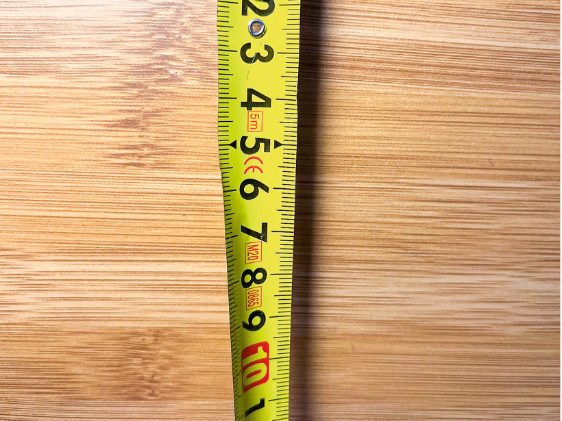 Lētāku mērlenti vieglāk deformēt. Kad metāls salocīts, mērījuma kļūda palielinās, ar to grūtāk strādāt.