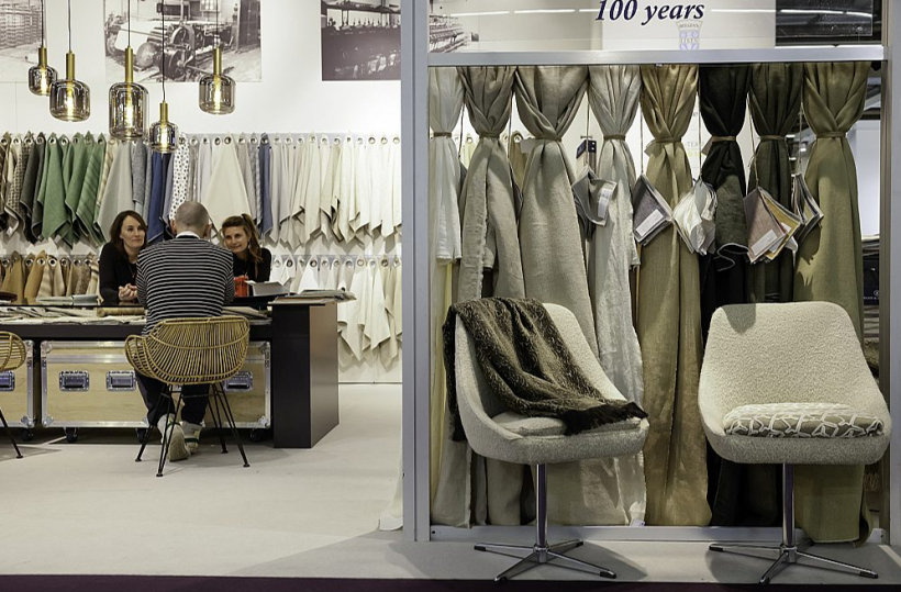 Modē ir visi smilšu, zemes un zaļie toņi. Pelējuma nokrāsas.