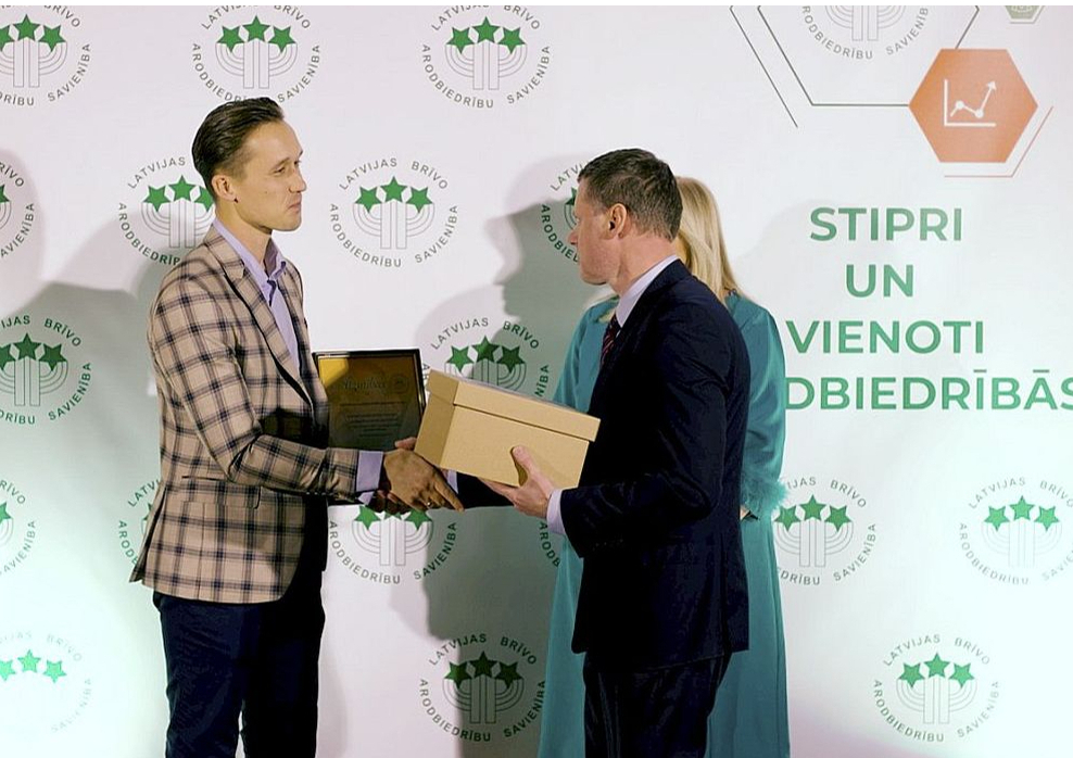 Latvijas Brīvo arodbiedrību savienība 15. decembrī rīkoja svinīgu pasākumu, apbalvojot aktīvākās arodorganizācijas un arodbiedrību jauniešus. Reinis Kasparsons saņēma atzinību nominācijā "Aktīvākais arodbiedrību jaunietis".
