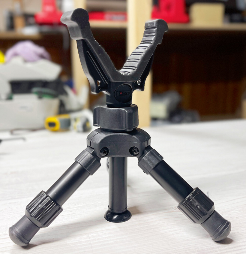 "Vector Optics Rokstad ELP V" šaušanas paliktnis. Centrālās caurules apakšā ir piesūceknis.