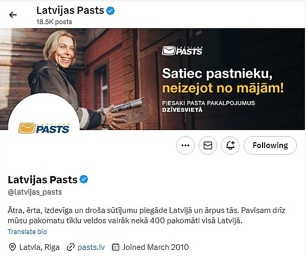 "Latvijas Pasts" daudzviet, arī sociālajos tīklos, reklamē pakalpojumu, kad pastnieku varot uzaicināt uz mājām, un stāsta par pakomātu attīstību.