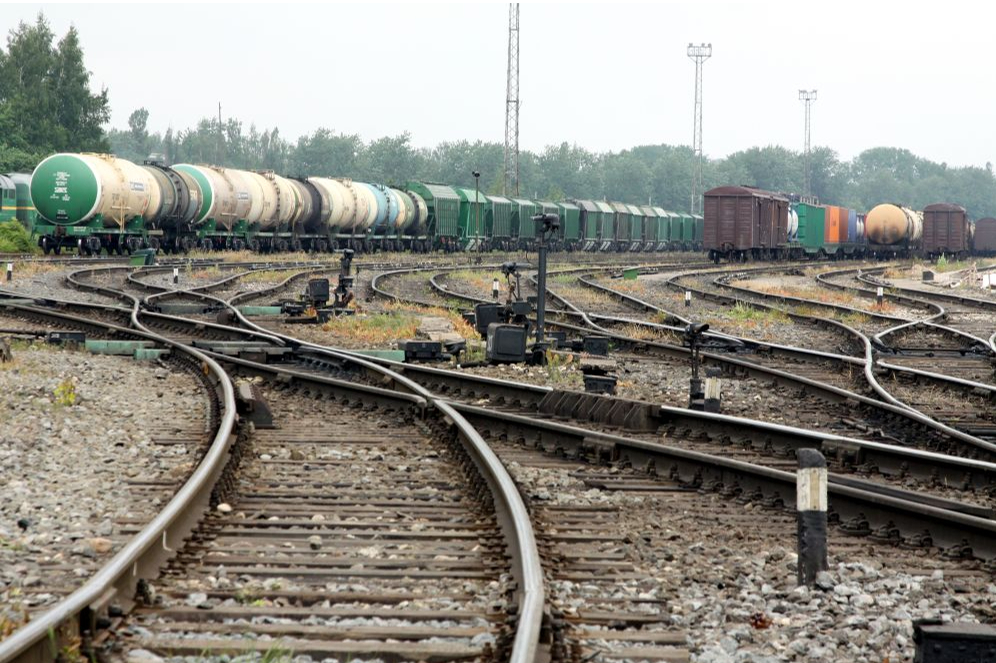 Zemkopības ministrija veikusi aprēķinus, saskaņā ar kuriem pilnīga Krievijas graudu tranzīta aizlieguma gadījumā ostu ieņēmumi samazinātos par 60 miljoniem eiro, bet dzelzceļa – par 40 miljoniem eiro. 