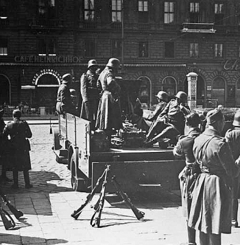 Austrijas armijas karavīri Vīnē 1934. gada 12. februārī.