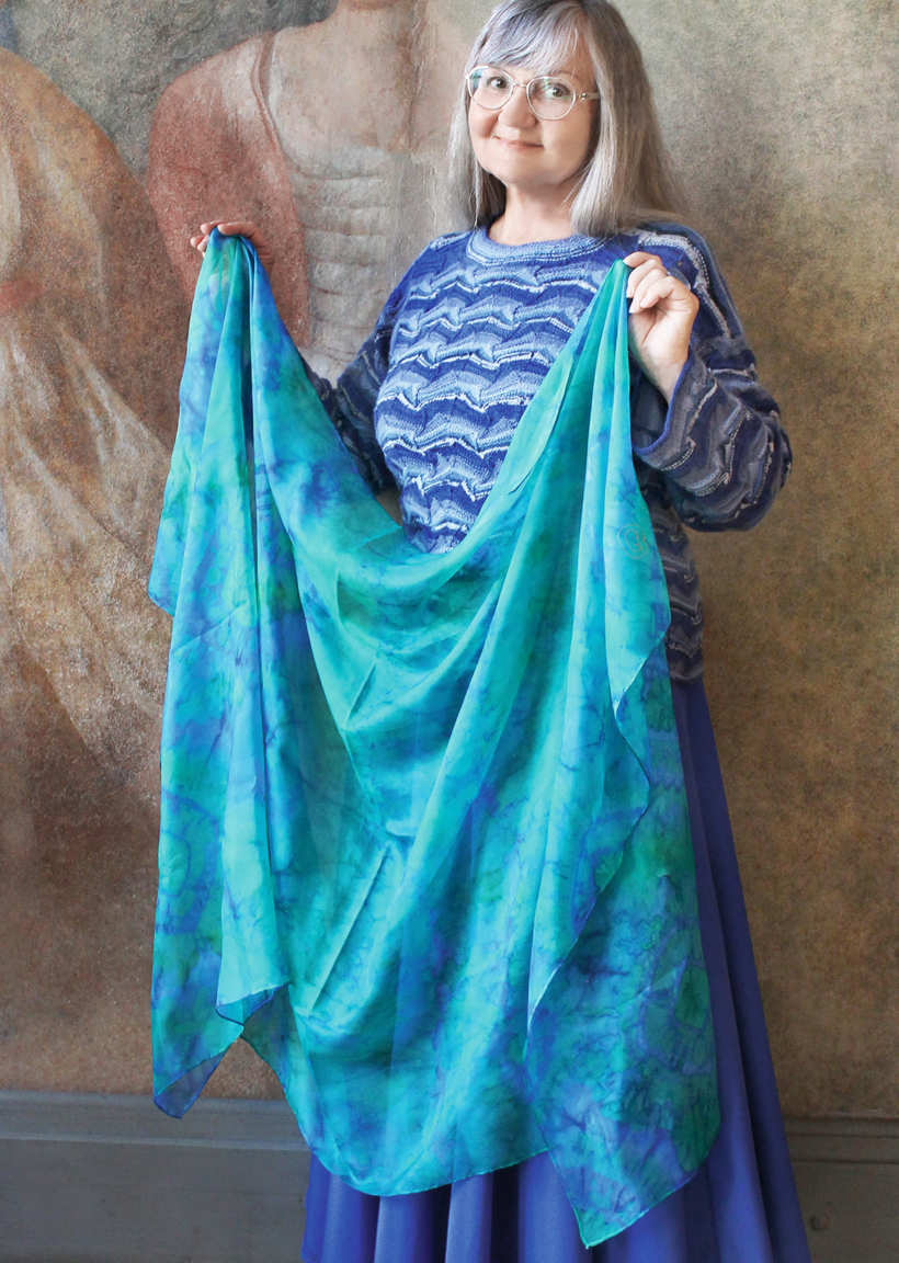 Batikota zīda šalle.