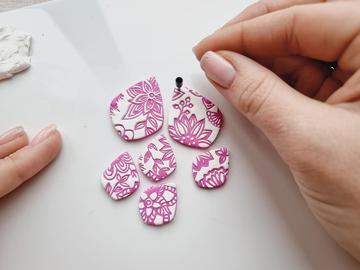 Caurumiņi furnitūrai.