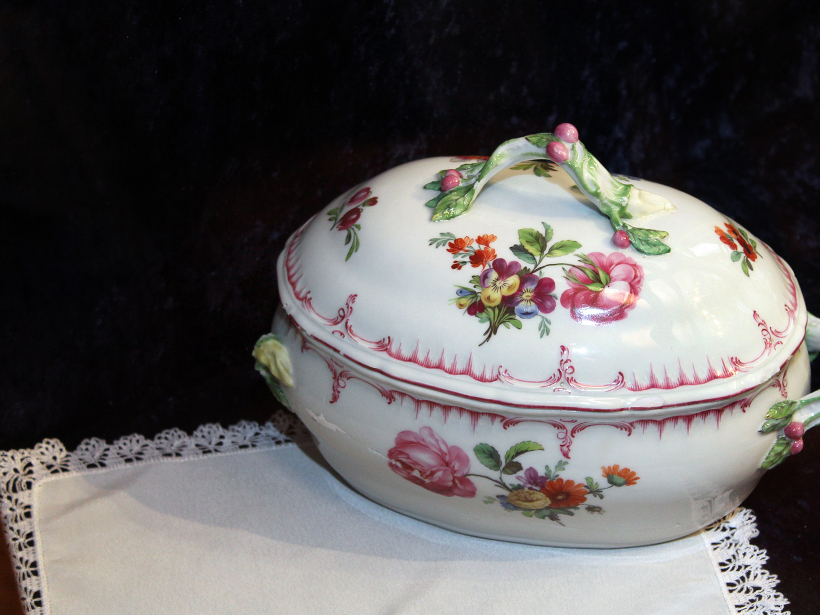 Tamborēta mežģīne.