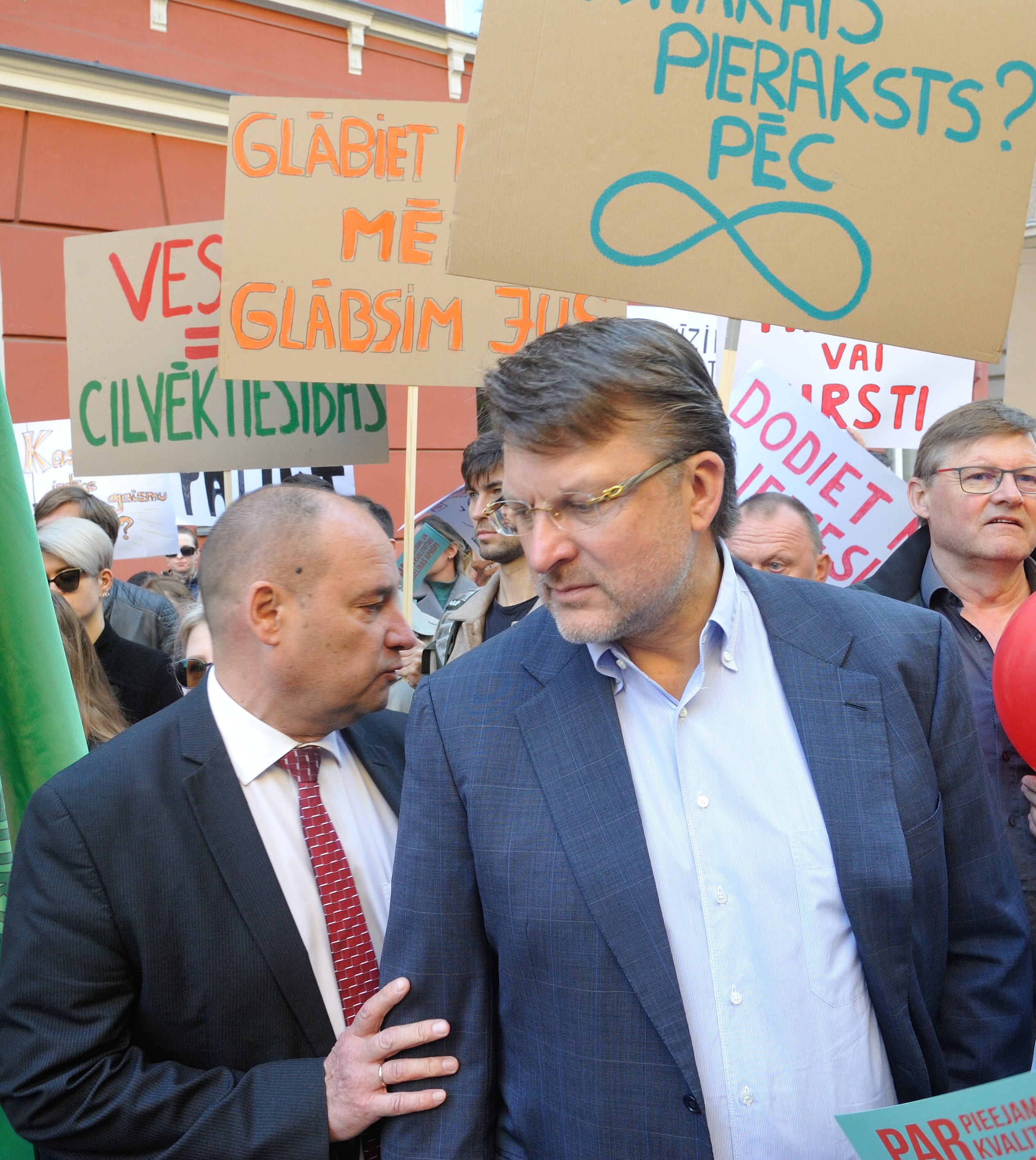 Mediķu protests pie Saeimas. A. Šlesers.