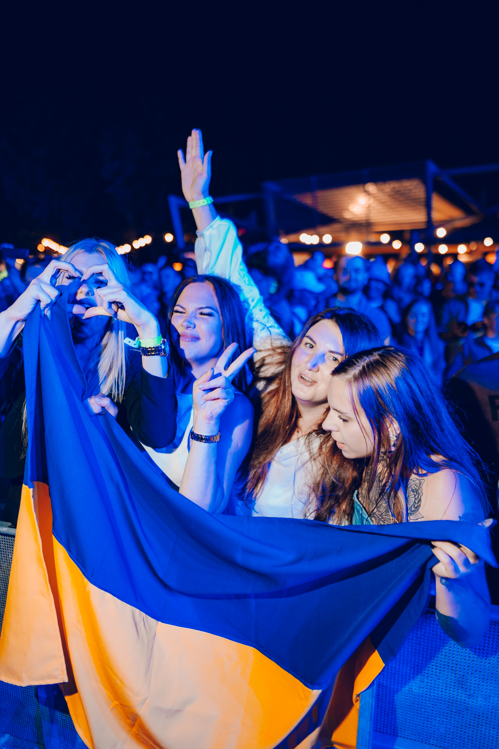 Ieskats mūzikas festivālā TINTE. Ukrainas karogs. 