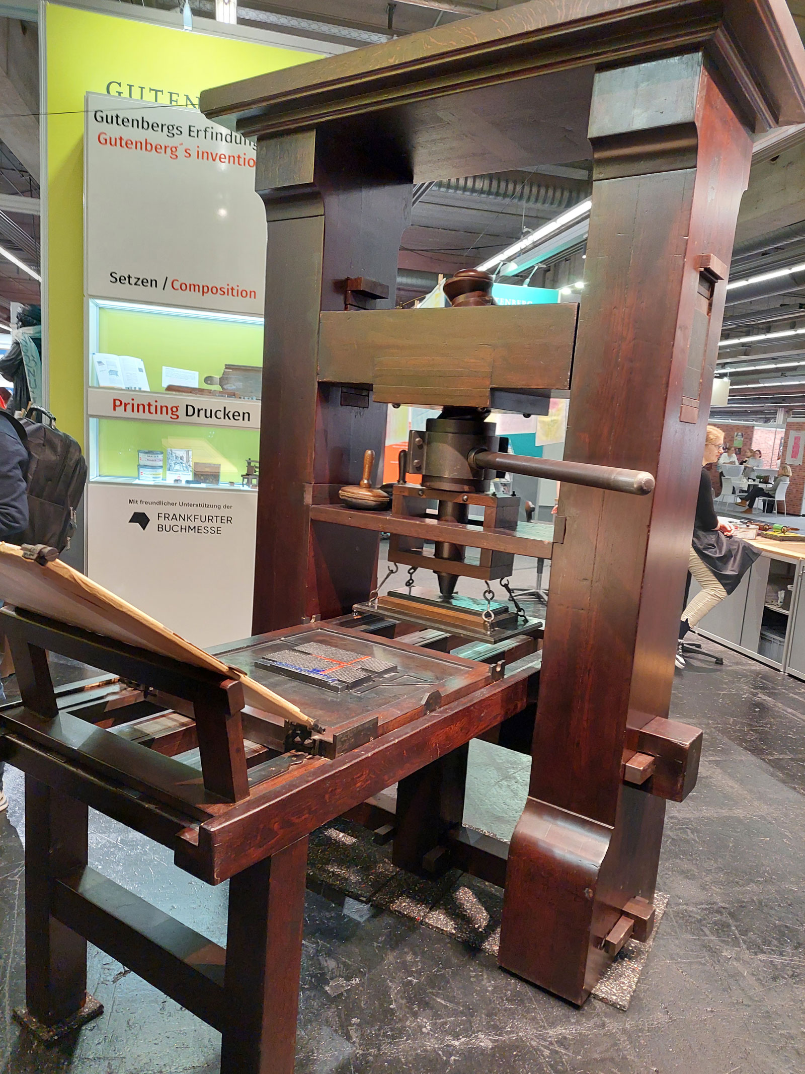 Frankfurtes grāmatu tirgus. Senais satiek mūsdienīgo. Gūtenberga izgudrojums - drukas iekārta.