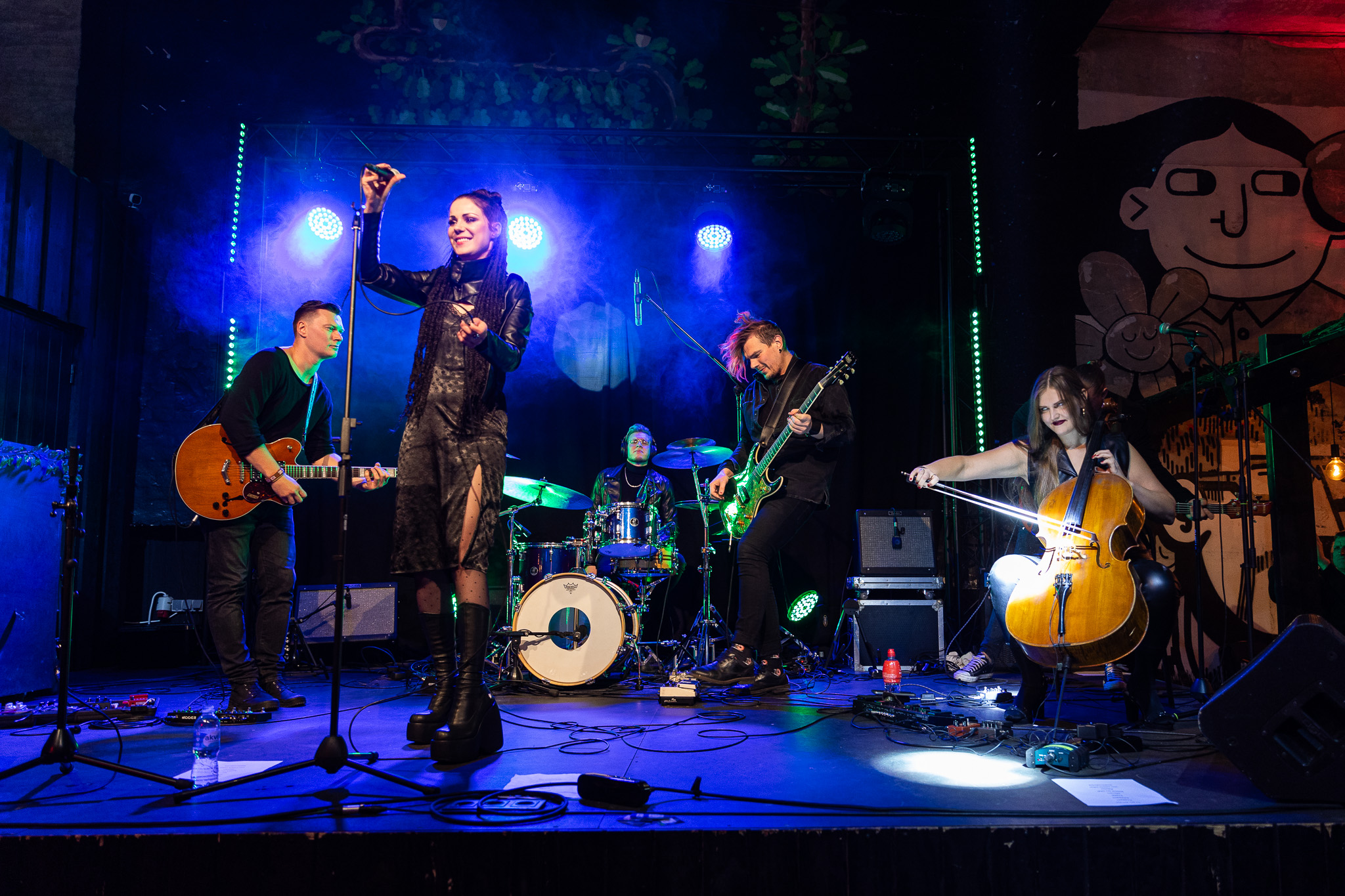 Mūziķe Ei Fe prezentē albumu “Piedzīvot sevi”