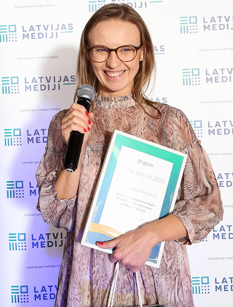 Projektu vadītāja Beata Lavrinoviča prot atrast un sagādāt pat miljonu!