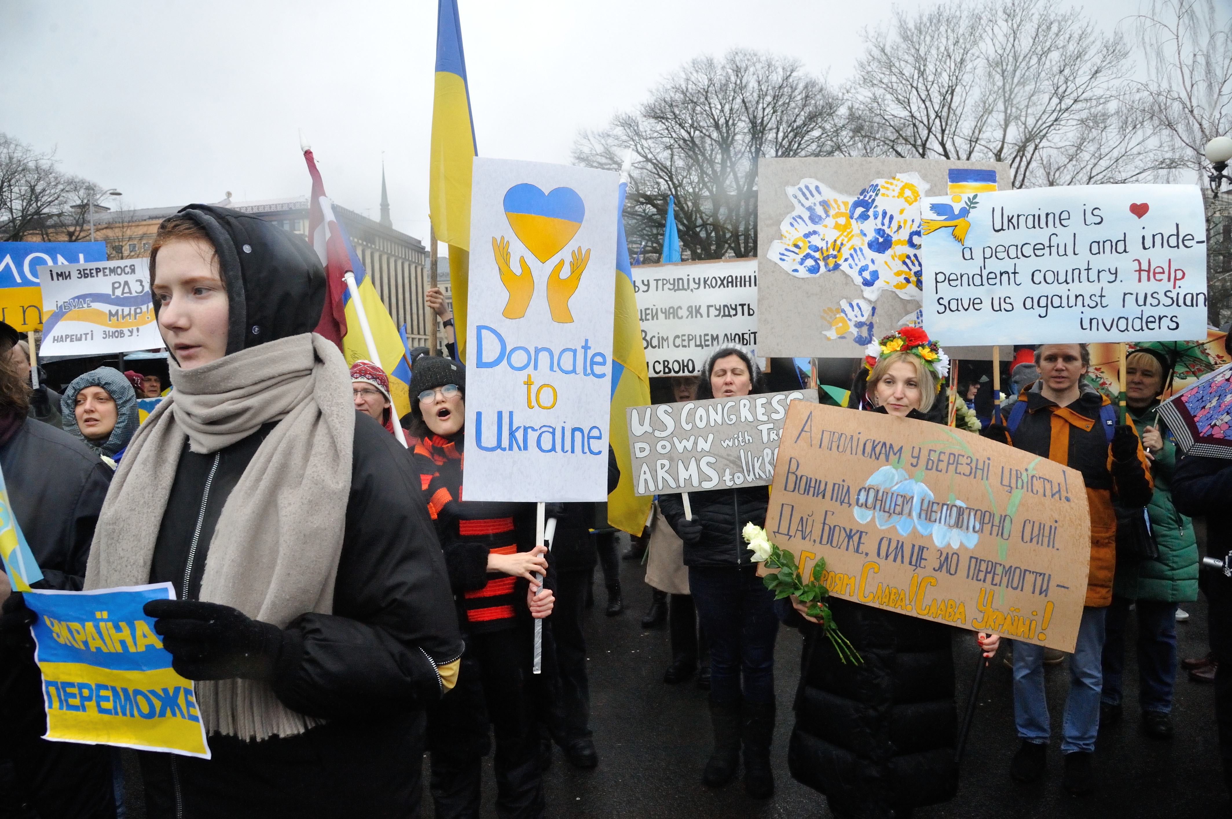 Ukrainas atbalsta mītiņš pie Brīvības pieminekļa.
