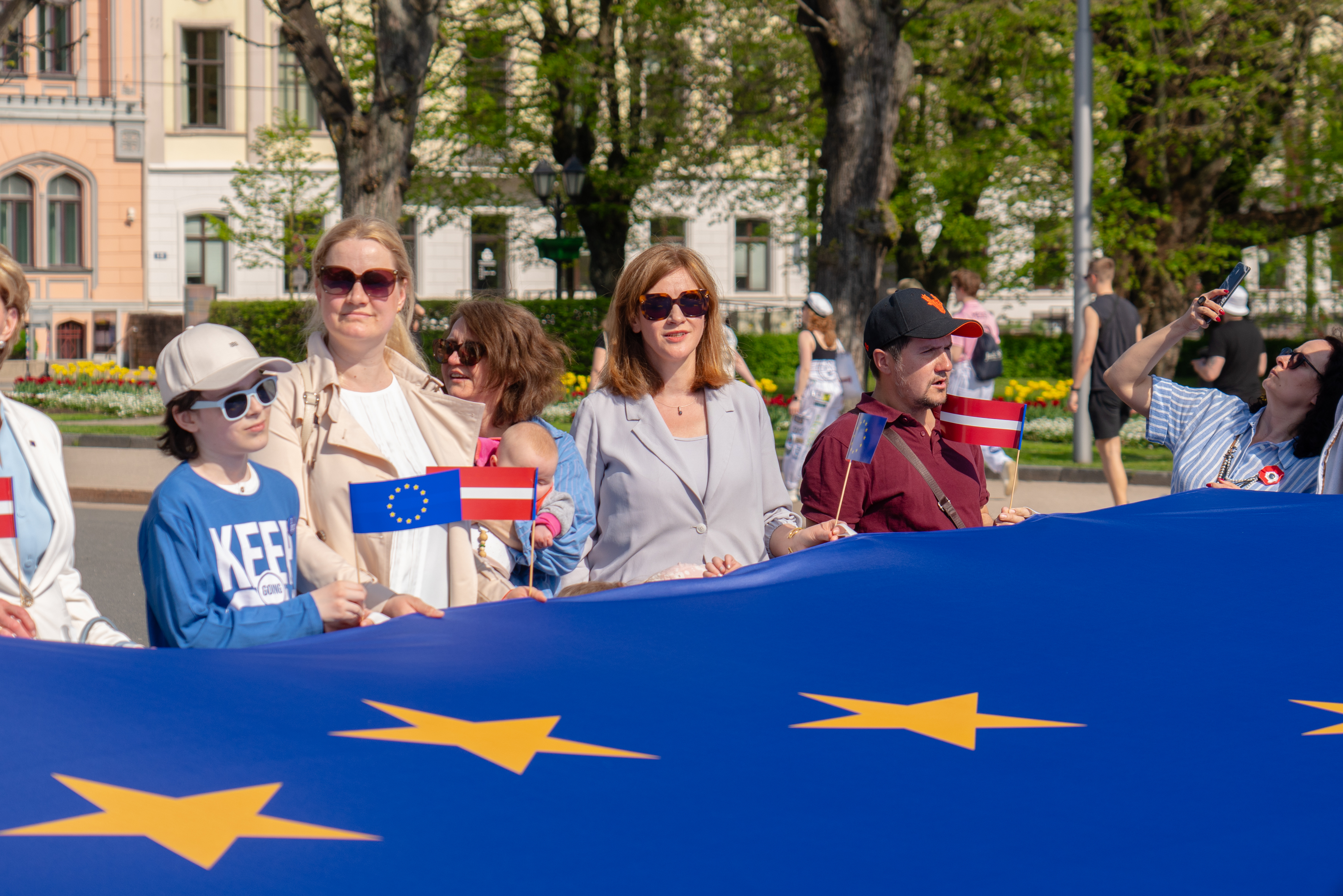 Zibakcija ar lielāko Eiropas Savienības karogu Latvijā.