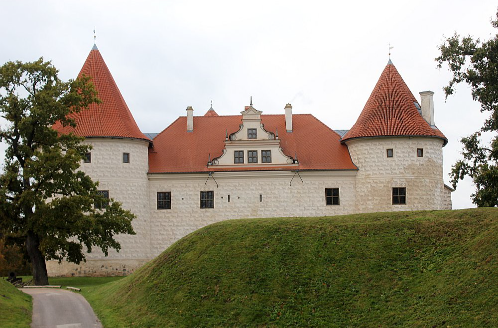 No Bauskas pils torņa var virtuāli izsekot pils celtniecībai vairāku gadsimtu garumā.
